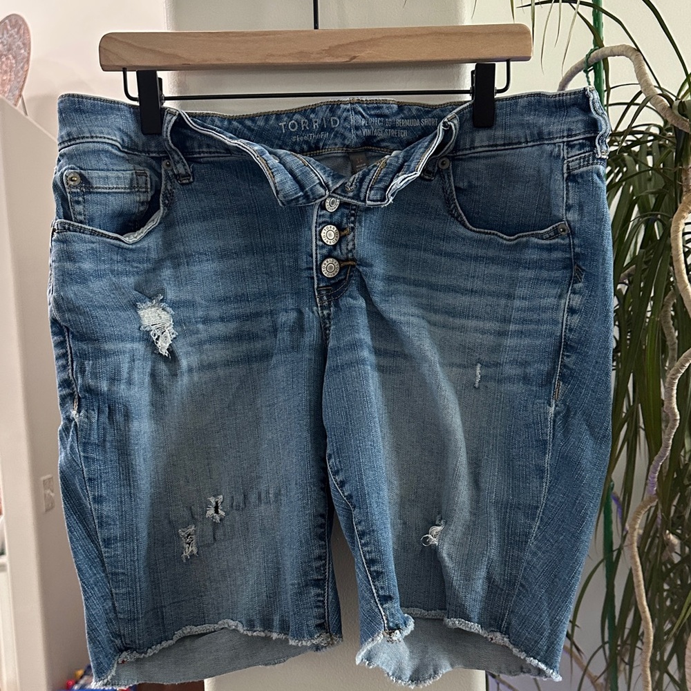 Torrid Distressed Blue Jean Shorts SZ 14 Button Fly